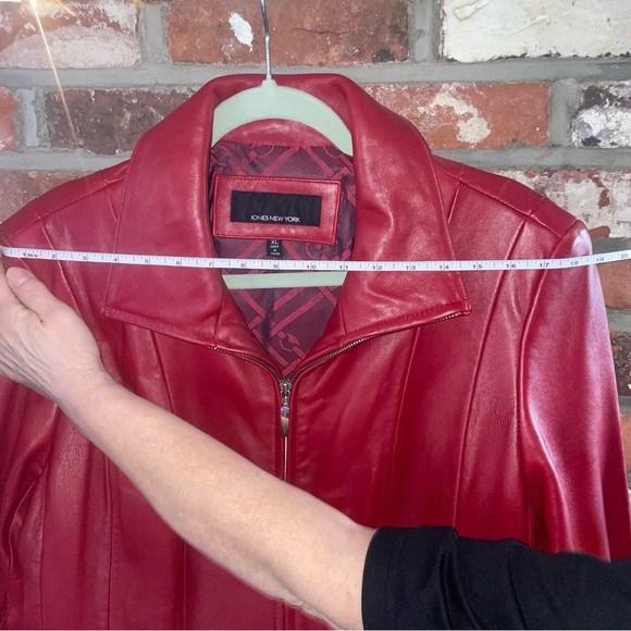 Jones New York Red Leather Jacket zipper w pockets XL..  Great for the Holiday ! - Picture 4 of 6